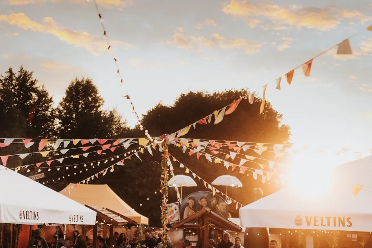 Combien coûte un festival ? Le guide du budget à prévoir pour transport, billet et hébergement