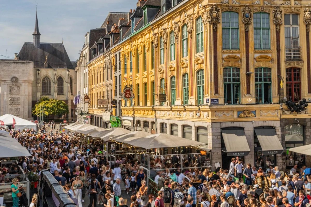 Carnavals et grandes parades populaires en Europe cet automne 2026 : Notting Hill, Techno Parade, Braderie de Lille