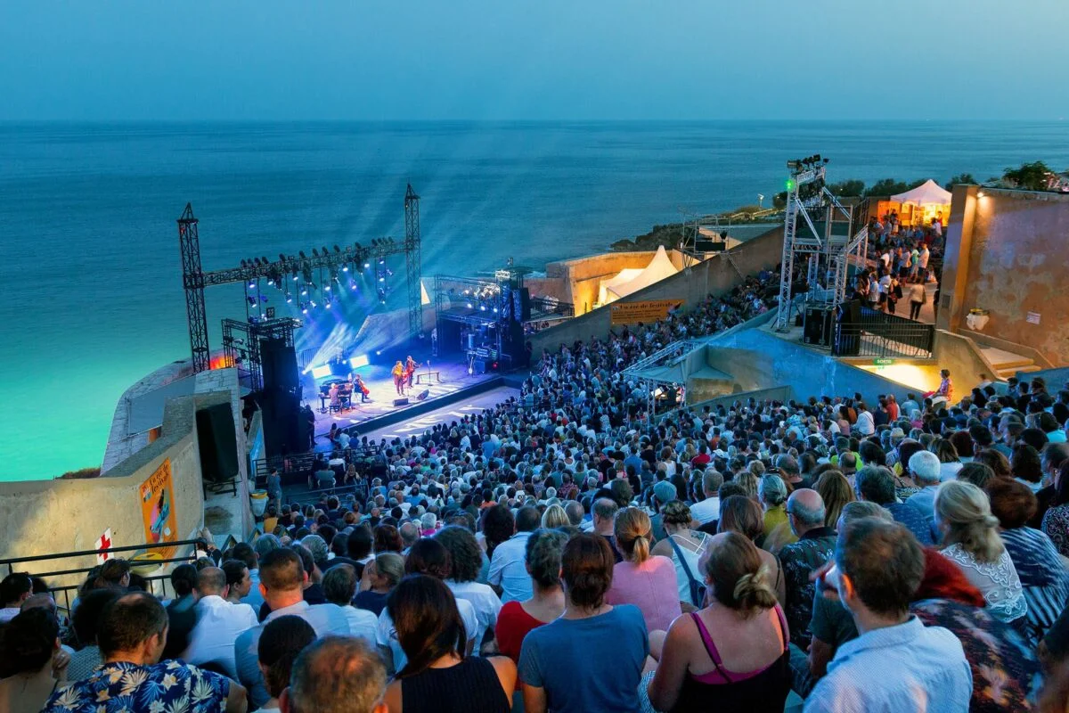 Festival de théâtre en plein air en Europe : la sélection des plus belles scènes de l’été 2026