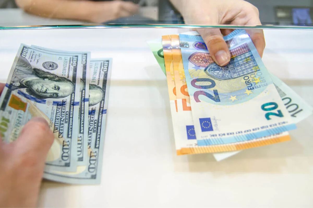 Partir en festival à l'étranger : budget, change et démarches administratives à anticiper