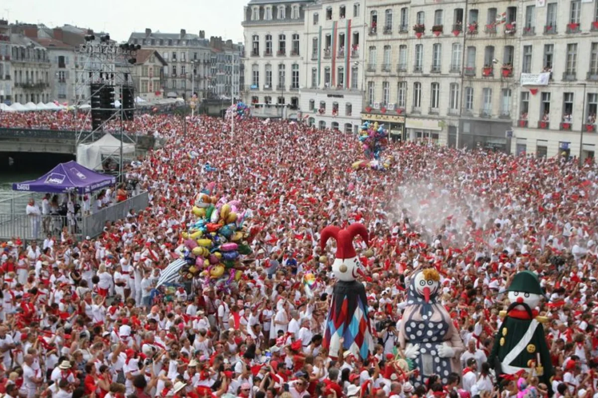 San Fermín 2026 à Pampelune : encierros, programme et guide pratique pour y aller depuis la France